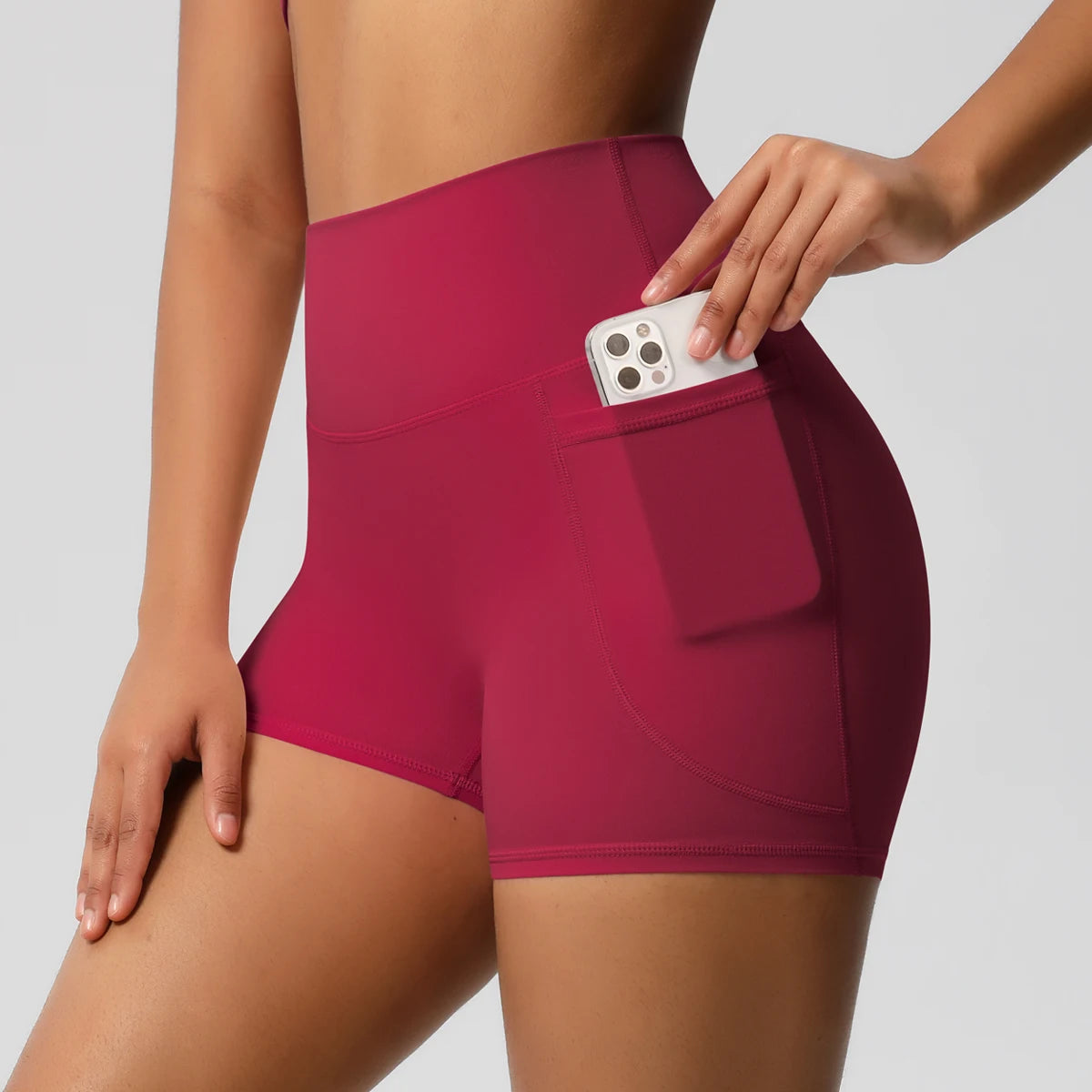High-Waisted Skinny Shorts – All-Season Comfort | Short skinny taille haute – Confort toutes saisons