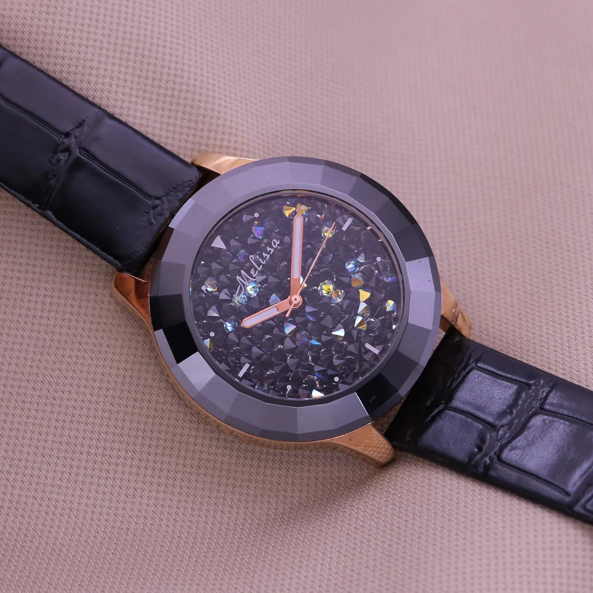 Leather Strap Quartz Watch - Minimalist Water-Resistant Wristwatch