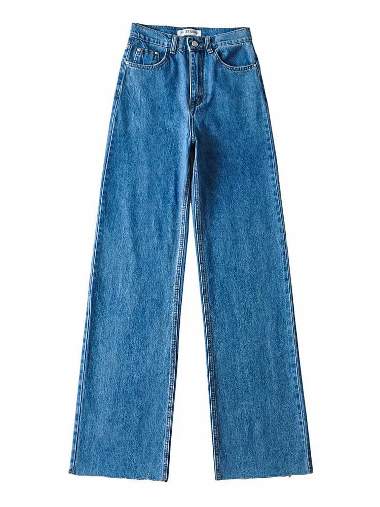 High-Waisted Straight Jeans – Perfect for Fall | Jean droit taille haute – Parfait pour l’automne