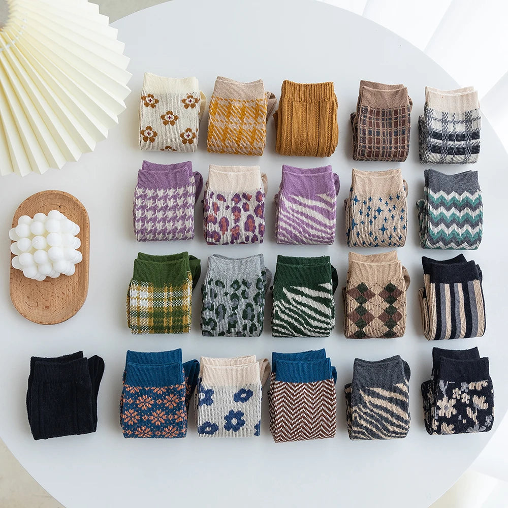 1 Pair Women Socks Spring Autumn Retro Style Men Couple Cotton Socks Flower Stripe Plaid Pattern Solid Colorful Socks EUR 37-43