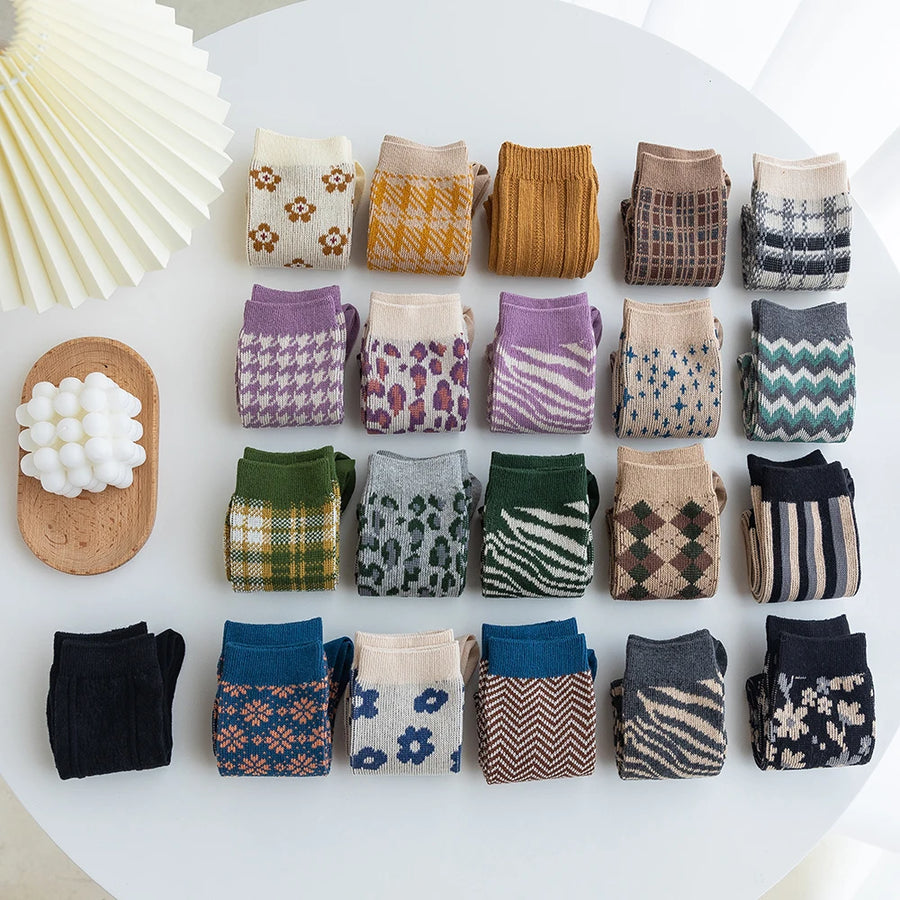 1 Pair Women Socks Spring Autumn Retro Style Men Couple Cotton Socks Flower Stripe Plaid Pattern Solid Colorful Socks EUR 37-43