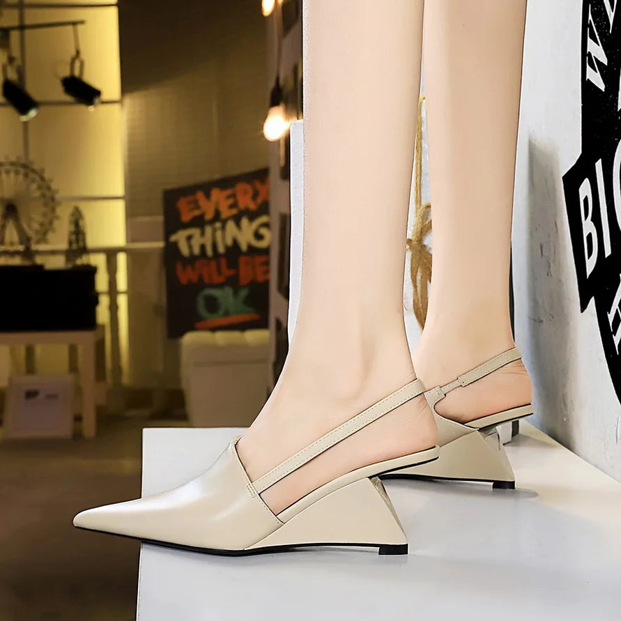 Women's Pointed Toe Leather Retro Pumps | OWNLUXE