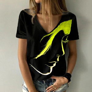 Digital Print V-Neck Tee / T-shirt à col en V imprimé numérique