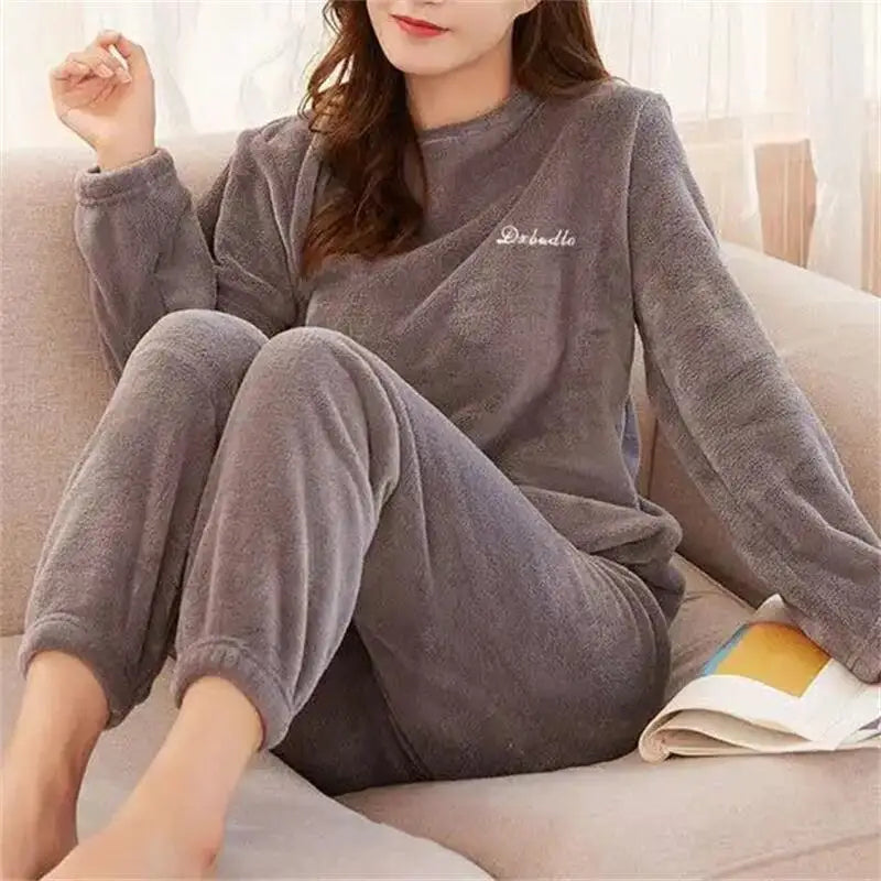 Two-Piece Velvet Pajama Set (Sjt-Green) – Shop at OWNLUXE
