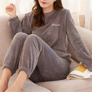 Two-Piece Velvet Pajama Set (Sjt-Green) – Shop at OWNLUXE