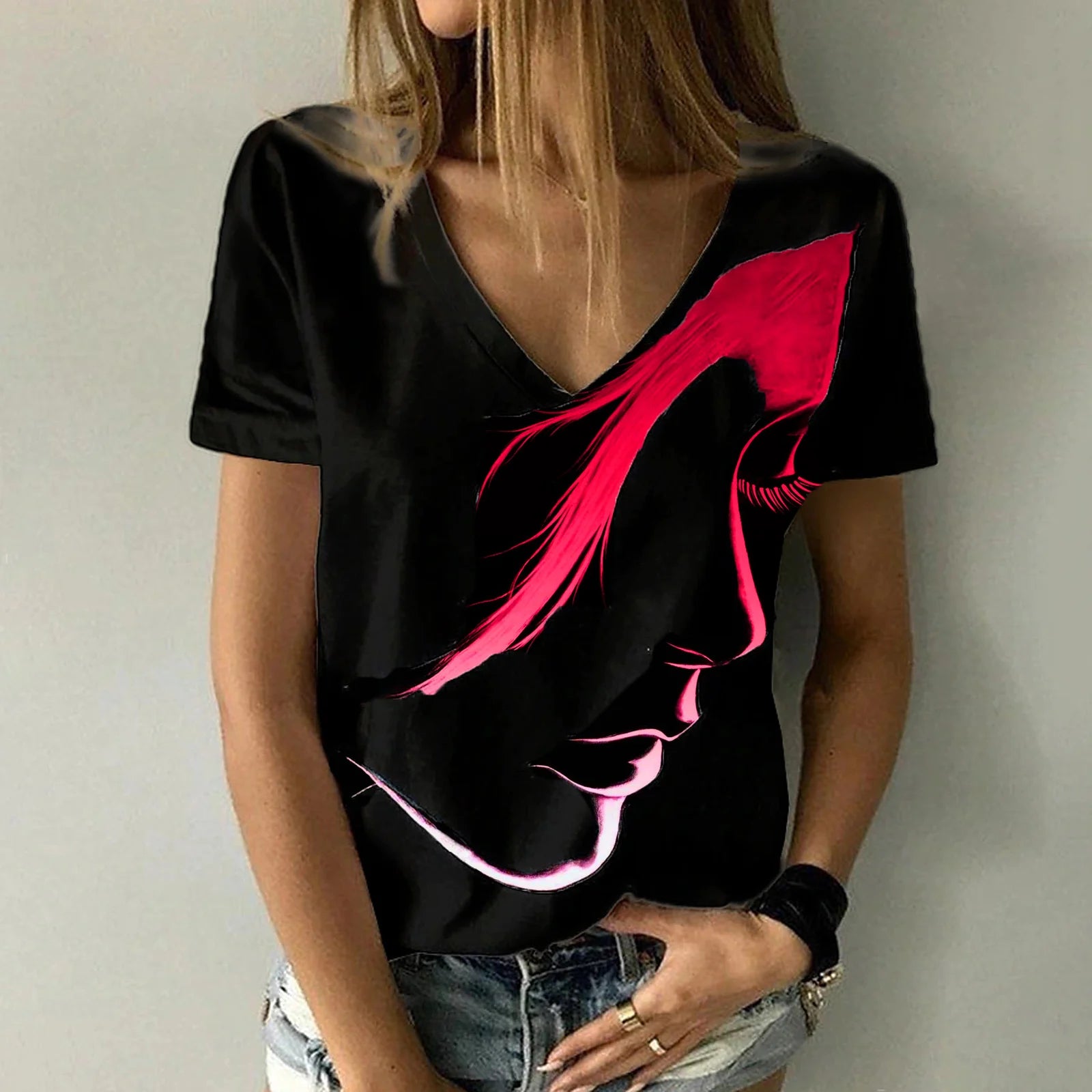 Digital Print V-Neck Tee / T-shirt à col en V imprimé numérique