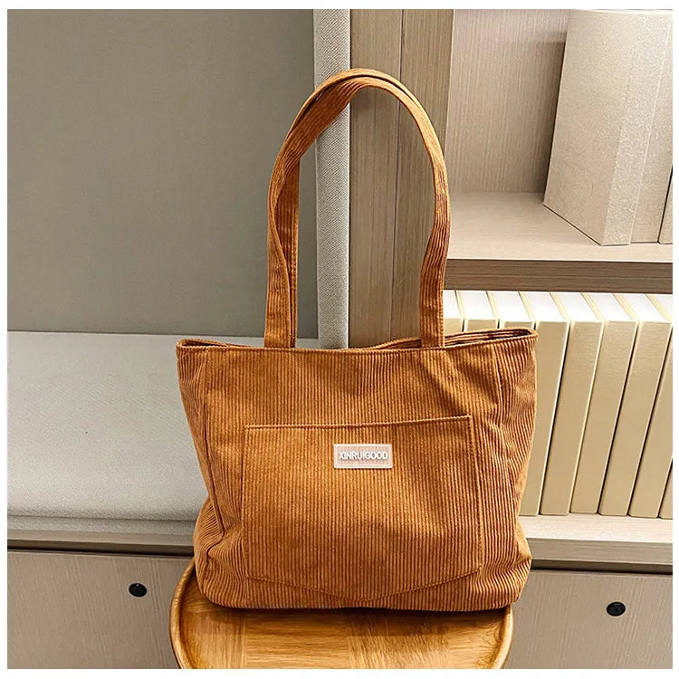 Corduroy Shoulder Bag – Urban Simplicity | Sac d’Épaule en Velours Côtelé – Simplicité Urbaine